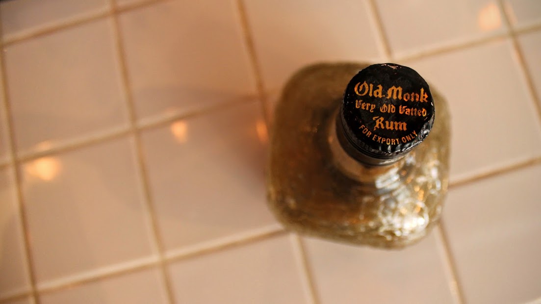 Фото недели: Ром Old Monk | DRINKHACKER.RU