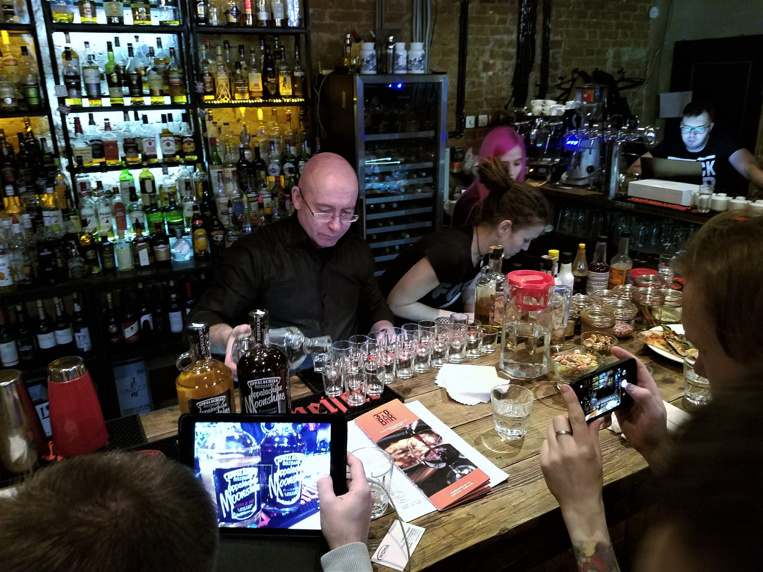 Апалачинское ча-ча-ча: Первая презентация Appalachian Distillery в России.